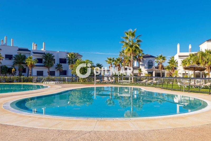 Foto 17cb2c75-61d8-43e3-96cc-b96379fbcde0. Àtic amb calefacció aparcament piscina a altos de Estepona Estepona