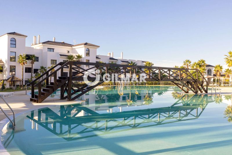 Foto 51651d18-1698-4a30-84fc-e910717ae8a4. Àtic amb calefacció aparcament piscina a altos de Estepona Estepona