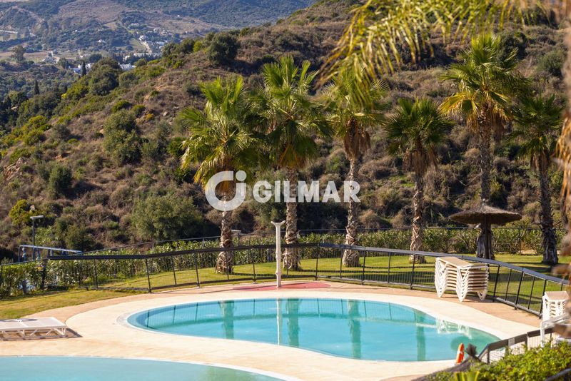 Foto 9a172a0a-76cb-4e58-b613-d300427cde18. Àtic amb calefacció aparcament piscina a altos de Estepona Estepona