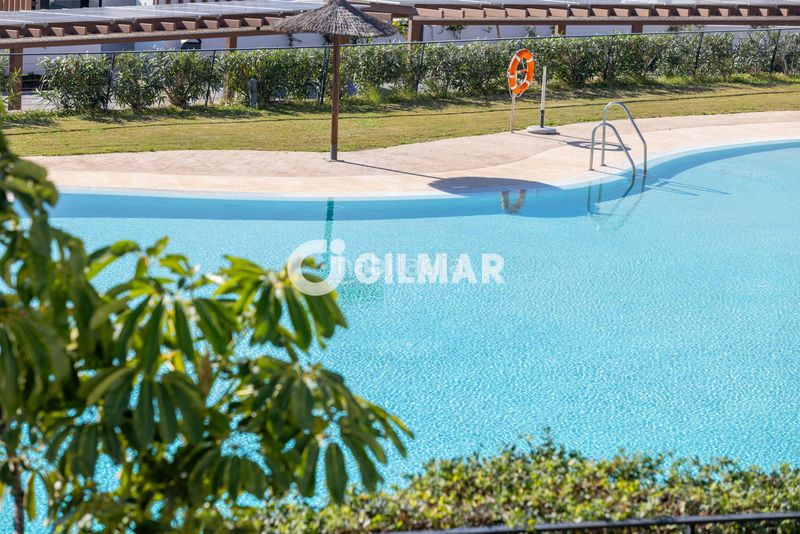 Foto 9b92733c-b588-4912-84d9-a5a9266b0da5. Àtic amb calefacció aparcament piscina a altos de Estepona Estepona