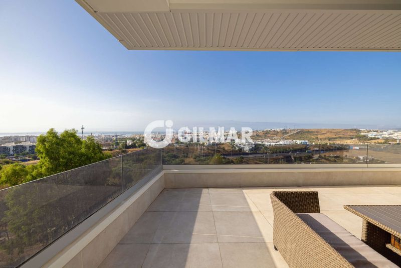 Foto a34d1302-ad2a-41a4-ad62-85032cfdb189. Àtic amb calefacció aparcament piscina a altos de Estepona Estepona