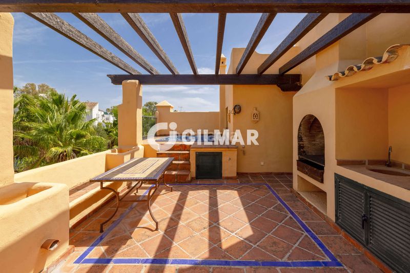 Foto 0122e5fa-5e2a-4785-8e05-a0e3daec88b4. Duplex avec chauffage parking piscine dans Nueva Atalaya Estepona