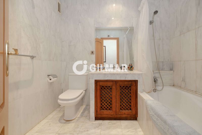 Foto 01a0e050-37a9-45b7-8ce6-65ff3b63c761. Duplex avec chauffage parking piscine dans Nueva Atalaya Estepona