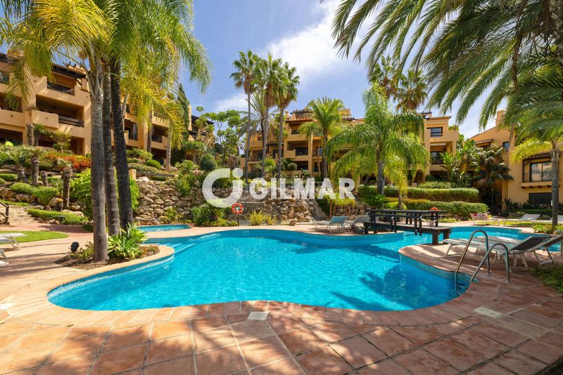 Foto 0bbc2892-1b41-4aed-b291-4bec76576a2d. Duplex avec chauffage parking piscine dans Nueva Atalaya Estepona