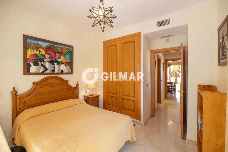 Foto 27b3a23a-2b8b-44d5-b35b-ede64e61cfa3. Duplex avec chauffage parking piscine dans Nueva Atalaya Estepona