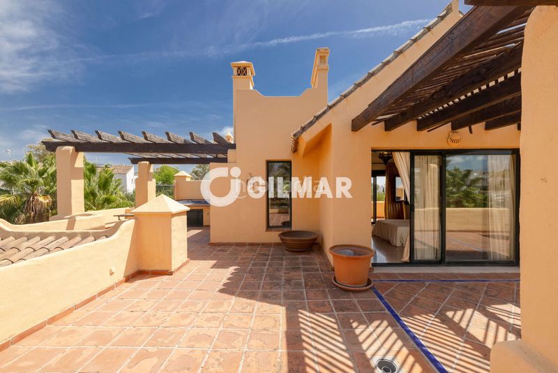 Foto 44811617-5586-44b9-baab-5fe74b0734b4. Duplex avec chauffage parking piscine dans Nueva Atalaya Estepona