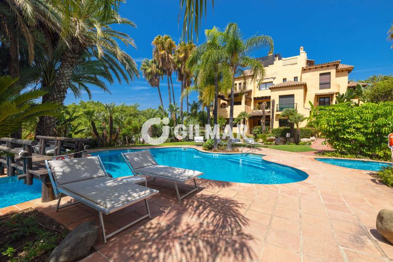 Foto 4dff35d8-fe6a-4a91-89f0-105573887ee8. Duplex avec chauffage parking piscine dans Nueva Atalaya Estepona