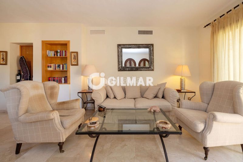 Foto 4dffea22-0379-4ed1-83e9-75f59715f873. Duplex avec chauffage parking piscine dans Nueva Atalaya Estepona