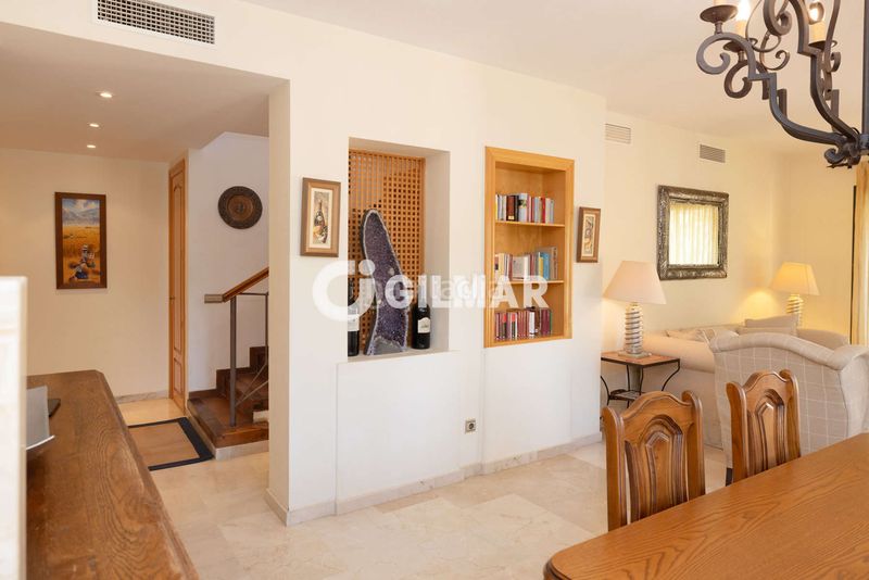 Foto 850ef93d-7d2e-45fe-b0dc-3a253f7aa987. Duplex avec chauffage parking piscine dans Nueva Atalaya Estepona