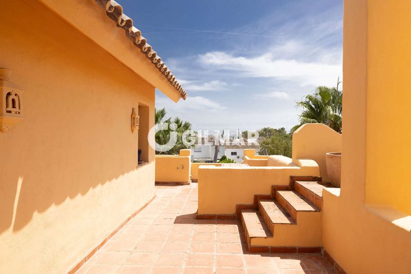 Foto b19b37c4-4ed2-4cd0-83a9-152bb95c18b7. Duplex avec chauffage parking piscine dans Nueva Atalaya Estepona