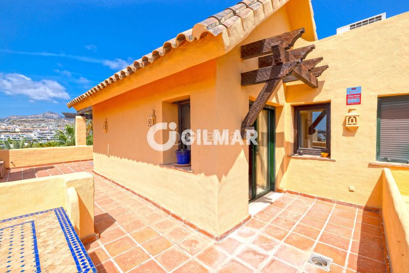 Foto b52b6239-84ac-420a-a46e-2c6e8021abed. Duplex avec chauffage parking piscine dans Nueva Atalaya Estepona