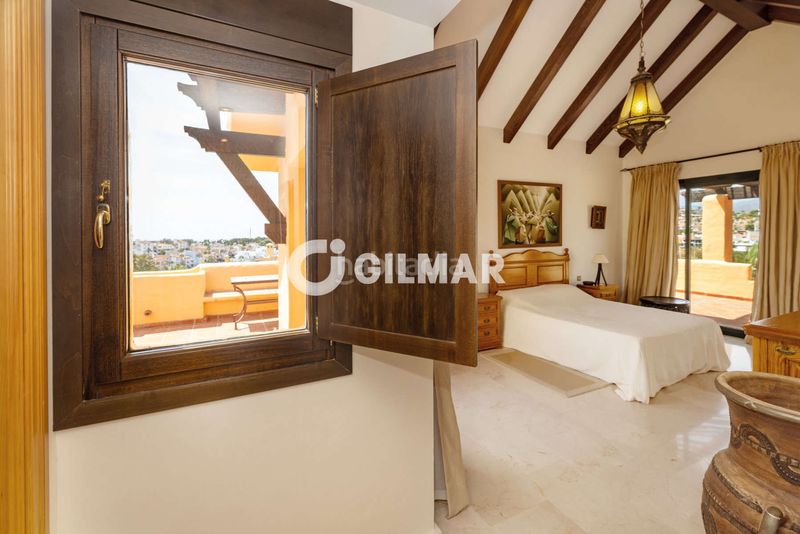 Foto b7c2a7b7-e89b-48c1-b44e-076fb795d3be. Duplex avec chauffage parking piscine dans Nueva Atalaya Estepona