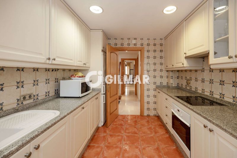 Foto bda1ffa8-bf86-41fb-af2c-e455400cb85d. Duplex avec chauffage parking piscine dans Nueva Atalaya Estepona