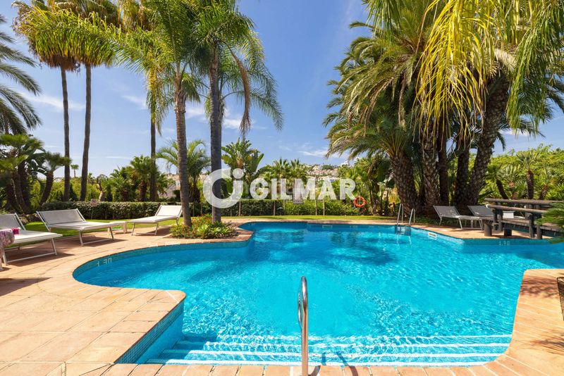 Foto e519c98d-d4d9-494a-8b3f-e5c116eb2e4e. Duplex avec chauffage parking piscine dans Nueva Atalaya Estepona