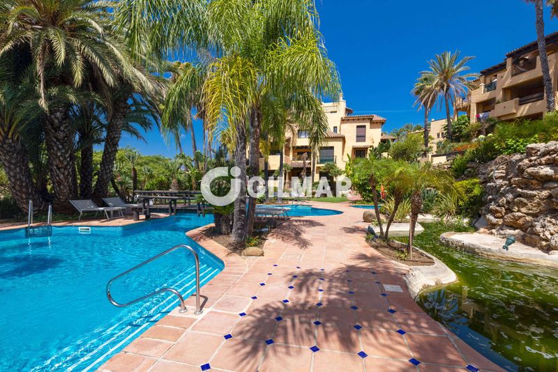 Foto e5a37ec0-a870-4f56-b1ce-fcd4c6f6b877. Duplex avec chauffage parking piscine dans Nueva Atalaya Estepona