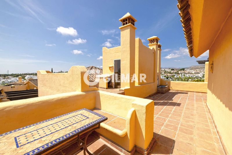 Foto f420ff6b-4545-48de-913e-bdf6f767ad73. Duplex avec chauffage parking piscine dans Nueva Atalaya Estepona