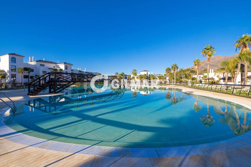 Foto 2db456c3-6a1a-446a-afed-13882c7a5019. Pis amb calefacció aparcament piscina a altos de Estepona Estepona