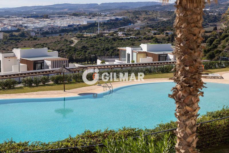 Foto 3daa52f7-5e18-4a1b-8660-abbe7649a70d. Pis amb calefacció aparcament piscina a altos de Estepona Estepona