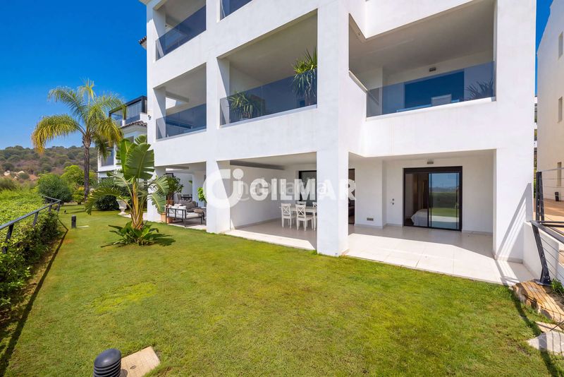Foto d7bf6105-26cb-4053-87f7-2a476ef721fd. Pis amb calefacció aparcament piscina a altos de Estepona Estepona