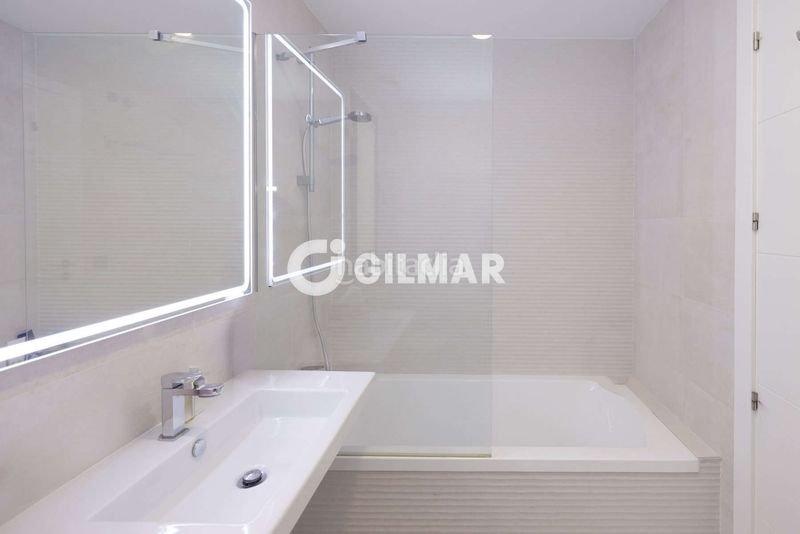 Foto ee1b3f74-eaa0-4327-875c-6b5ddbdf1418. Pis amb calefacció aparcament piscina a altos de Estepona Estepona
