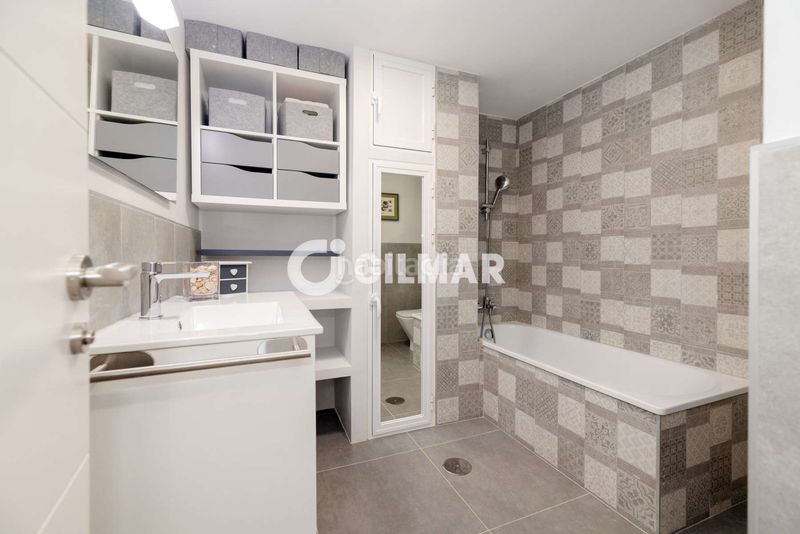 Foto a5c33ec9-d3db-4ee4-96d7-8da2d917b6ab. Attico con riscaldamento parcheggio in puerto de Estepona Estepona