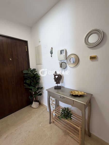 Foto 411b4a90-307f-4b8a-a38e-da871cbed8cb. Apartament amb calefacció aparcament piscina a puerto de Estepona Estepona