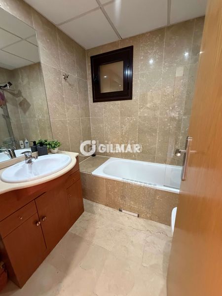 Foto 985c796d-453f-4759-a2f1-301b56079533. Apartament amb calefacció aparcament piscina a puerto de Estepona Estepona
