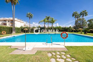 Apartament a Puerto de Estepona. Magnífica vivienda de dos dormitorios y un baño, situada en una