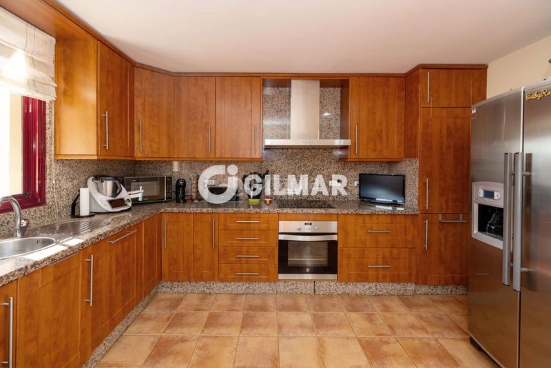 Foto 144cbd3c-084c-44e0-9e0e-d8bf3e919eb1. Duplex con riscaldamento parcheggio piscina in Seghers Estepona