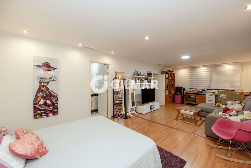 Foto 6c4bd7c6-0da3-43a1-b29d-a7bef98fa54b. Duplex con riscaldamento parcheggio piscina in Seghers Estepona