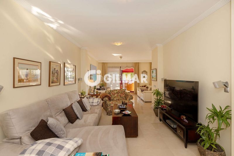 Foto 8f2b3105-fe02-4053-86f7-4bf318253d2c. Duplex con riscaldamento parcheggio piscina in Seghers Estepona