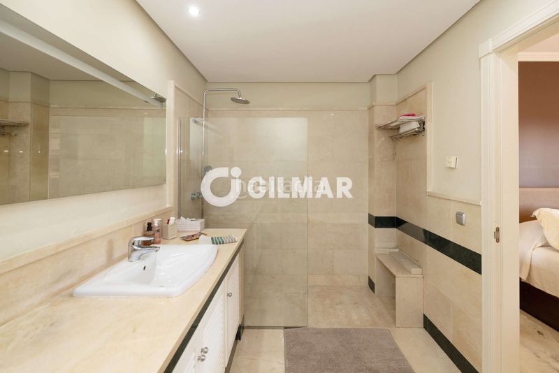 Foto 9c090e97-abeb-4669-aff4-b269868e02b8. Duplex con riscaldamento parcheggio piscina in Seghers Estepona