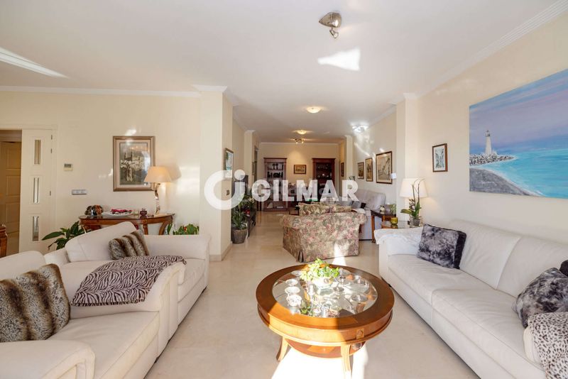 Foto a554b48c-6670-4529-b2f2-3fab2a2cd264. Duplex con riscaldamento parcheggio piscina in Seghers Estepona