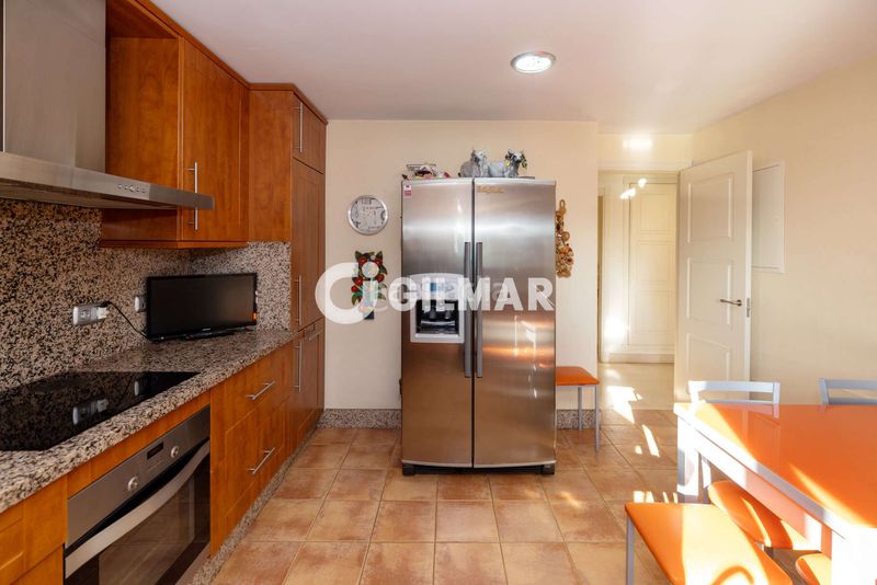 Foto b0e46fb4-d5df-4bb9-9857-0968a2bde3bb. Duplex con riscaldamento parcheggio piscina in Seghers Estepona