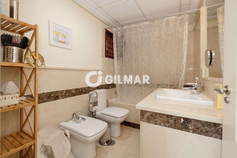 Foto b2d8fbdd-0cc8-4db4-920b-44861608df60. Duplex con riscaldamento parcheggio piscina in Seghers Estepona