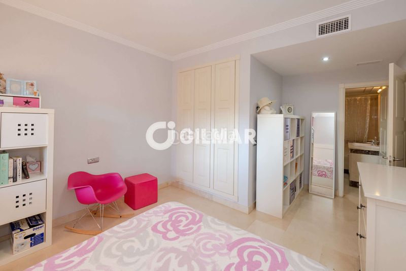 Foto c6ebd07d-3bce-46f5-87ec-d99b3f88ecd6. Duplex con riscaldamento parcheggio piscina in Seghers Estepona