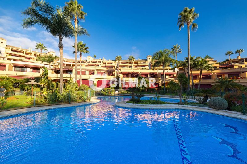 Foto e58d1479-42d9-4d67-b8e6-a18f527f3a46. Duplex con riscaldamento parcheggio piscina in Seghers Estepona
