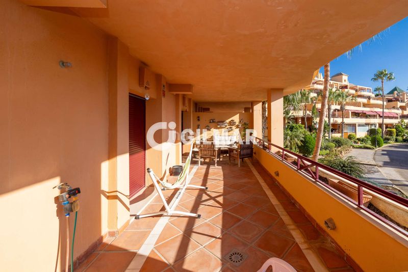Foto f3ea92ed-2d54-4897-8fd3-a16a8b00ee8a. Duplex con riscaldamento parcheggio piscina in Seghers Estepona