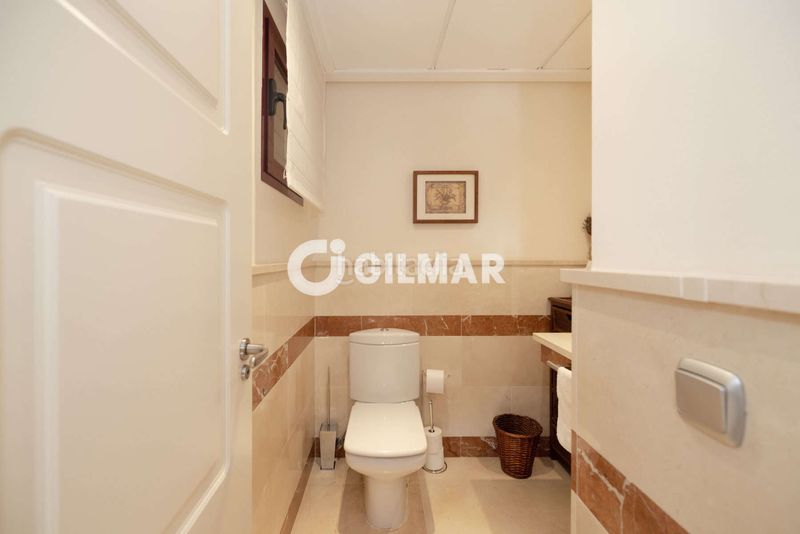 Foto f4af9b6f-8eed-40f1-ac37-99fb8562e0e4. Duplex con riscaldamento parcheggio piscina in Seghers Estepona
