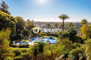 Apartament a La Concha - Resina Golf. Ubicado en una exclusiva urbanización, este luminoso apartamento