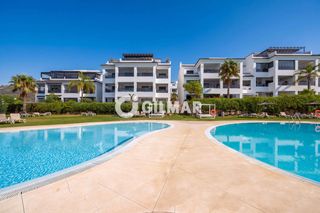 Pis a Altos de Estepona. Luminoso apartamento de 2 dormitorios en primera planta, con una