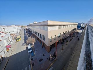 Pis  Calle calle caraza. Piso de tres dormitorios junto al mercado de abastos