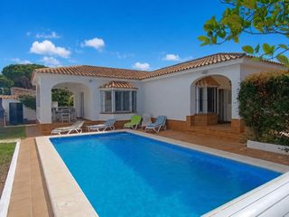 Chalet à Los Gallos. Chalet independiente reformado con piscina en la barrosa