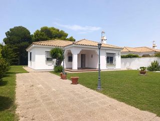 Chalet en Los Gallos. Chalet independiente de una sola planta  comodidad, amplitud y e
