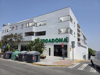 Aparcament cotxe a Núcleo urbano. Garaje  en fuente amarga