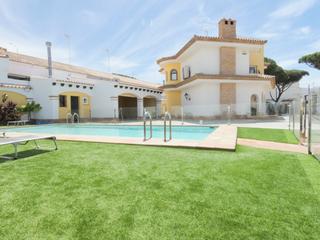 Chalet in La Barrosa. Chalet primera línea de playa