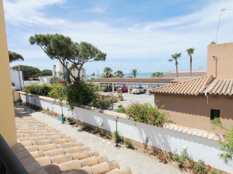 Foto f2a29cae-a179-4efb-b8f4-bd759deca240. Chalet avec piscine dans La Barrosa Chiclana de la Frontera