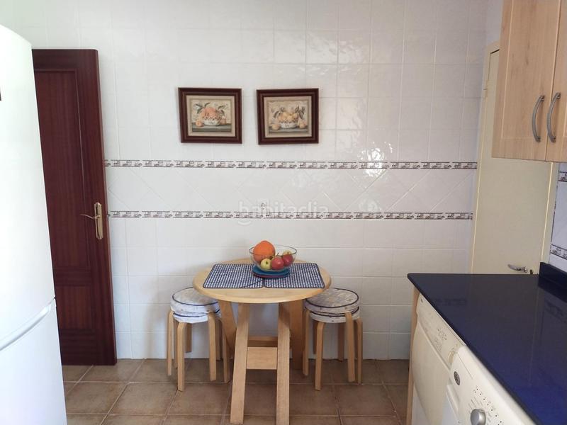 Foto b7fc829a-57f8-4c2a-a7f7-5cd29c515502. Chalet avec chauffage parking piscine dans Los Gallos Chiclana de la Frontera