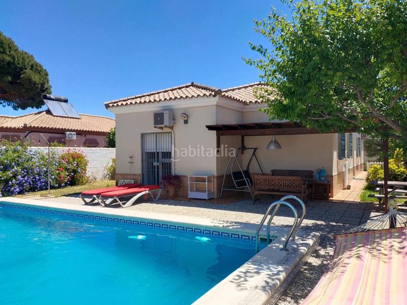 Foto bb3f7eee-6552-43be-b6a3-9557362c5708. Chalet avec chauffage parking piscine dans Los Gallos Chiclana de la Frontera
