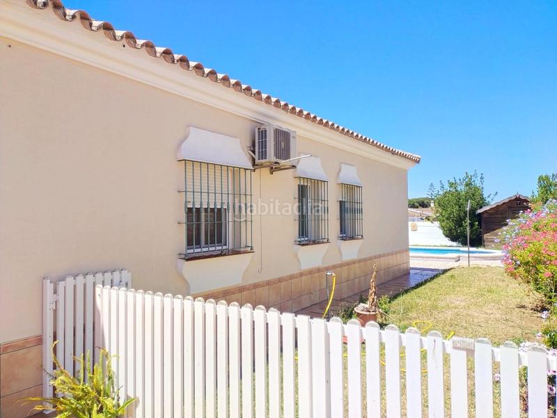 Foto e086765c-9c50-418b-85cd-7ded278bf062. Chalet avec chauffage parking piscine dans Los Gallos Chiclana de la Frontera